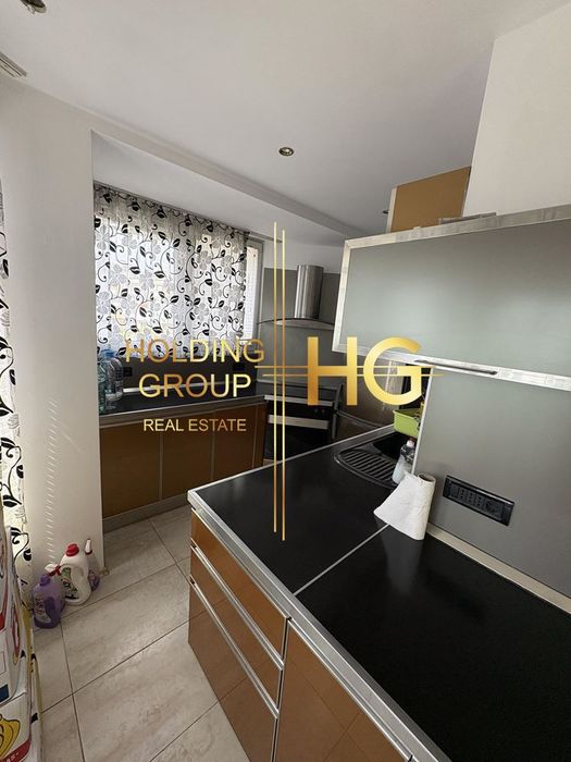 Продава се Тристаен апартамент в Варна, Левски - 144 кв.м за 1702 €/кв.м - Снимка #1