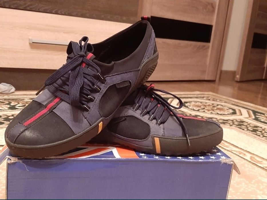 Кроссовки  спортивные  подростковые