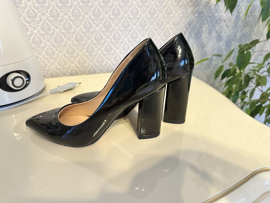 Женские туфли черные