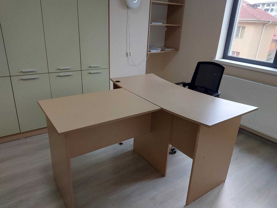 Vand mobilier pentru birou