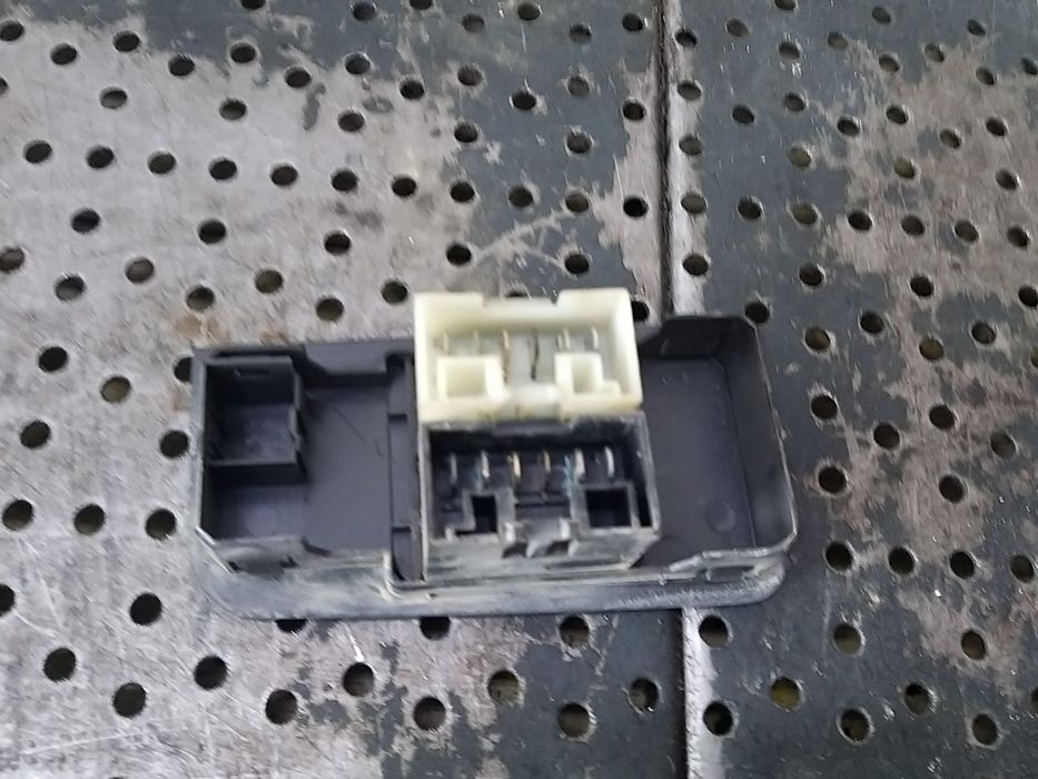 Butoane geamuri electrice fiat punto 176