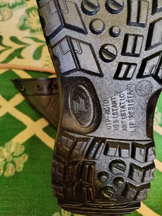 Берцы зимние новые 40 размер