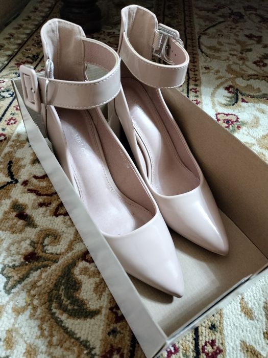 Продам туфли новые