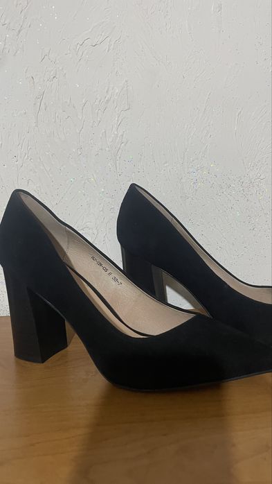 Туфли замша 38 размера удоьный каблук