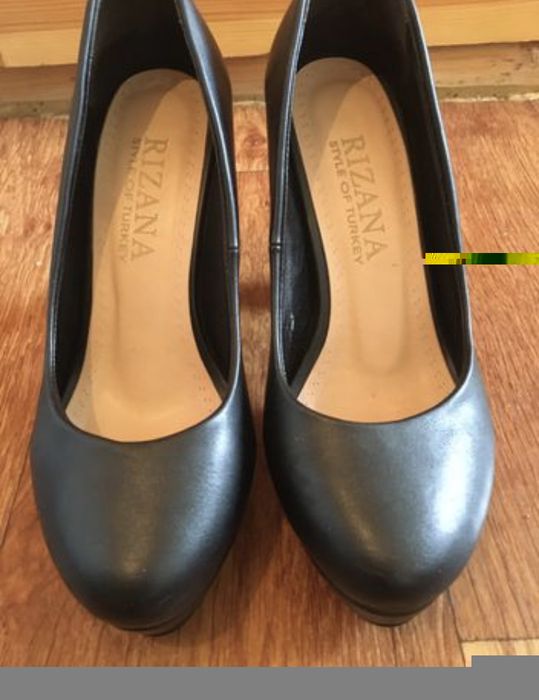 Черные классические туфли