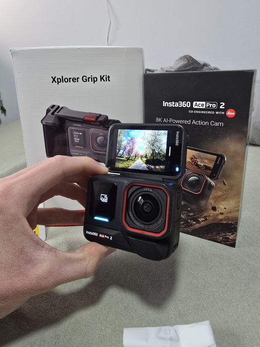Insta 360 AcePro 2, garanție, 2 baterii,  Xplorer grip kit, perfectă.