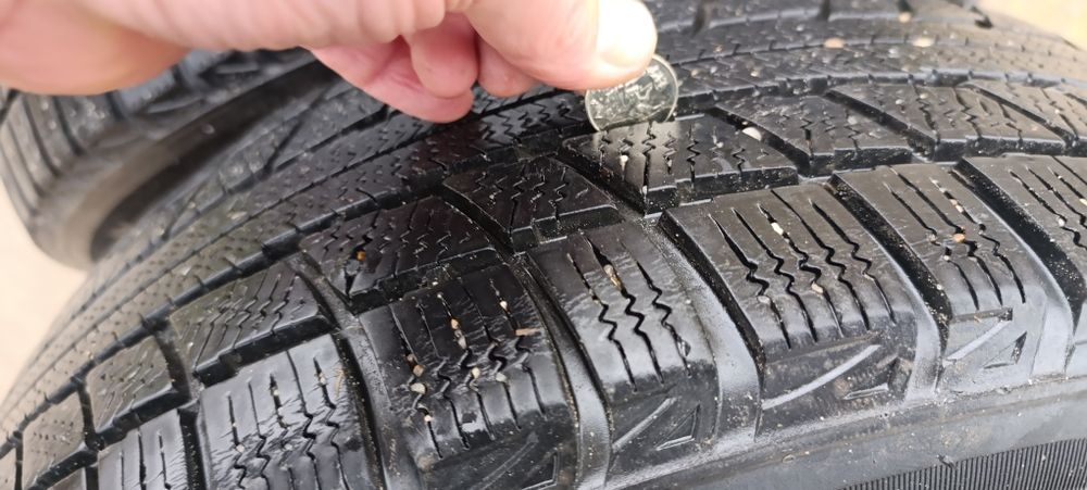 Все сезонни гуми за джип. 2бр.215-65-104 M+S