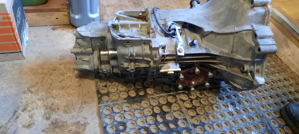 Продам коробку Ауди 100c4 а6