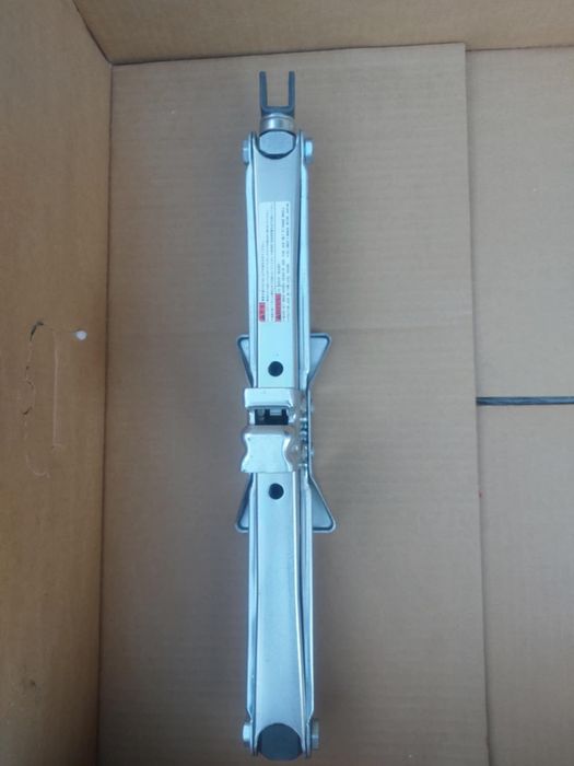 Продавам оригинални нови крикове за всички марки и модели автомобилиза