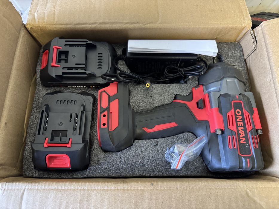 Нов безчетков ударен гайковерт ONEVAN 1/2 2800nm  две батерии зарядно