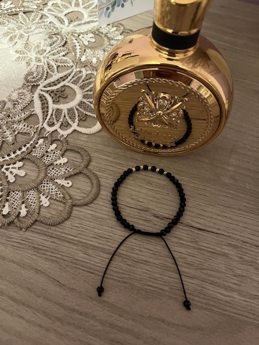 Дамски гривни от бижутерски конец и елемент-злато или сребро