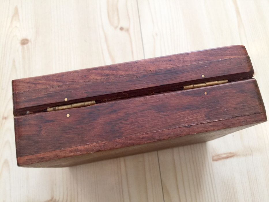 Cutie din lemn vintage.