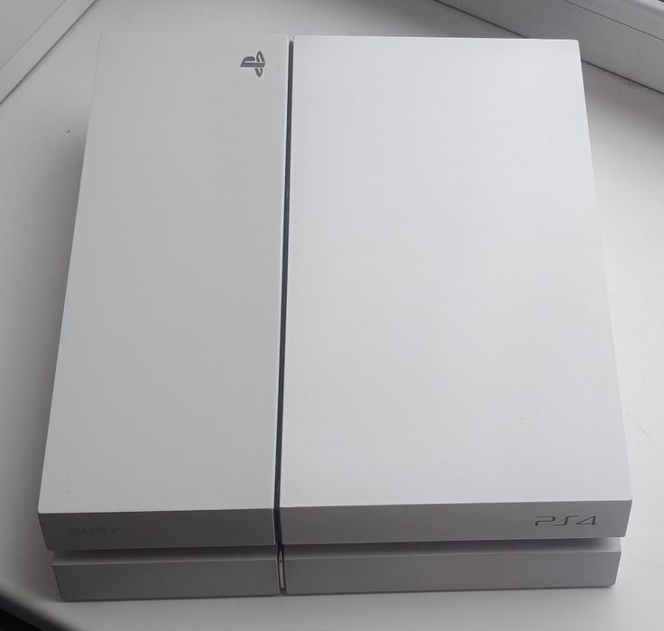 Продам Sony Playstation 4
