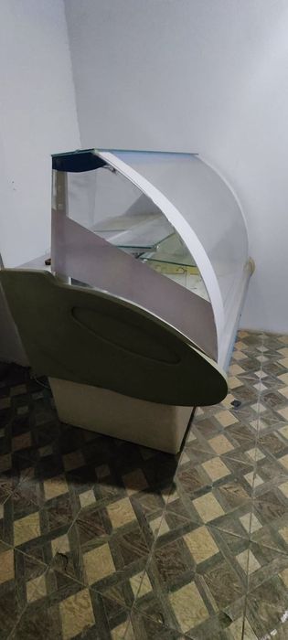 Витринный холодильник