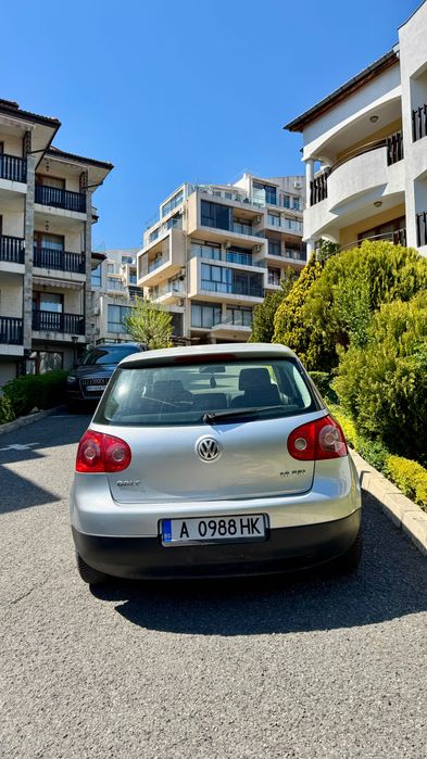 Продавам Volkswagen Golf 5