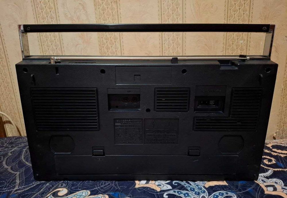 Магнитола Toshiba BomBeat RT-135S