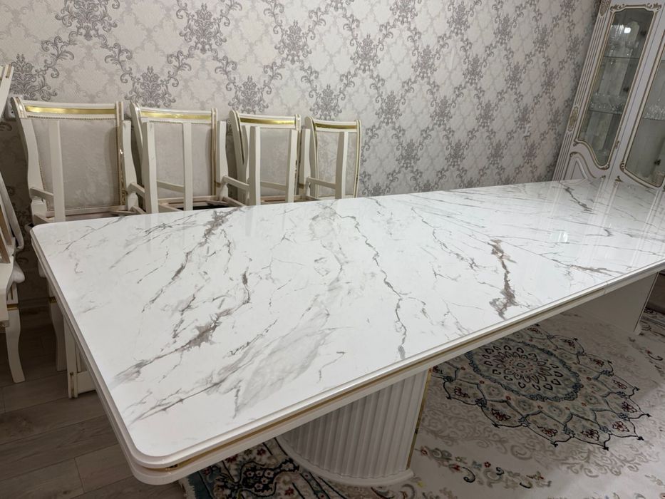 Продам стол и стулья