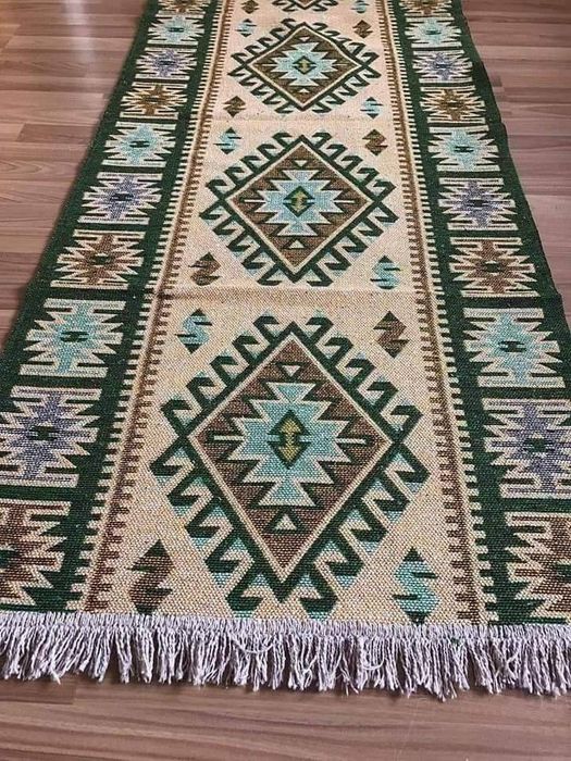 Пътеки и килими разнообразие от модели и цветове с високо качество