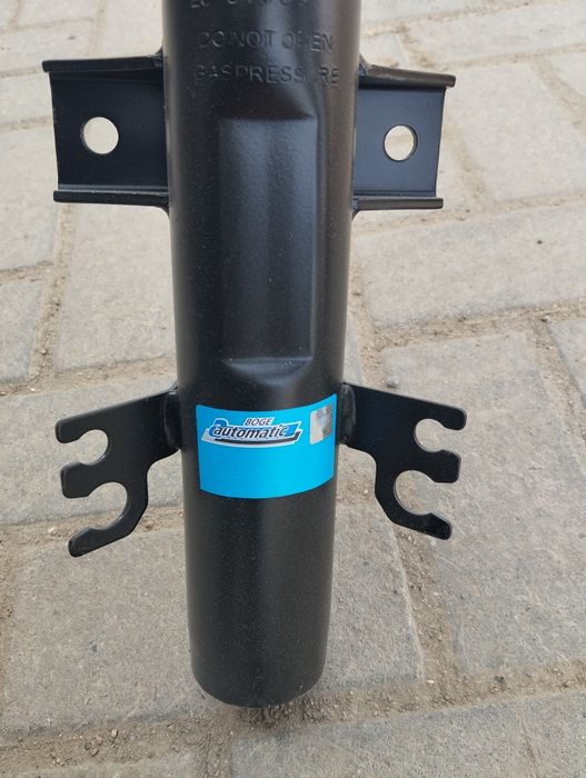 Продам передние стойки новые