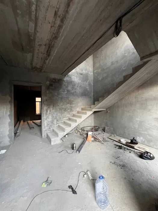 Uy sotiladi 2.5 sotix yengi