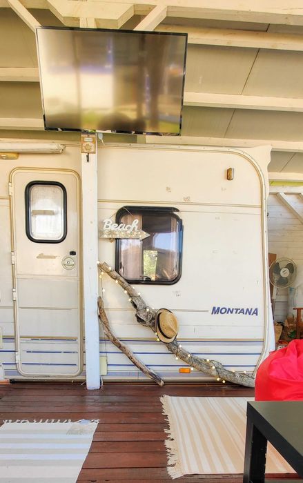 Каравана под наем в къмпинг Китен на метри от водата и пясъка