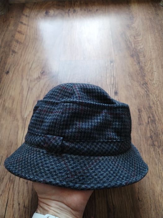 alfonso d'este - страхотна шапка КАТО НОВА  100% оригинал ЛАНА-ВЪЛНА п