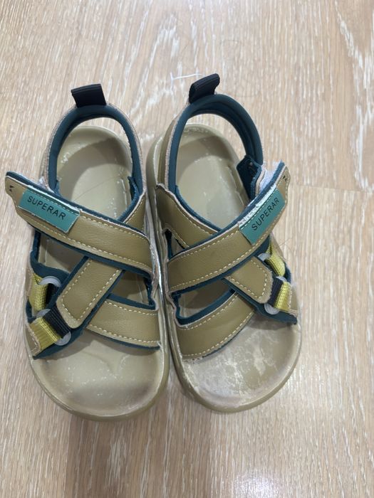 Продам детскую сандалии