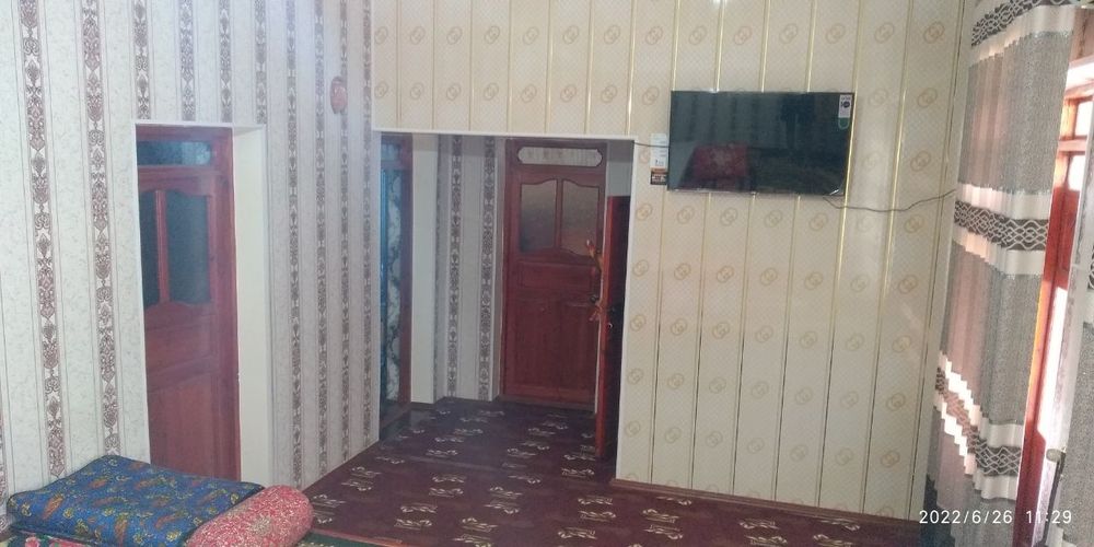 Umid posyolkadan 6 sotkli uglavoy hovli sotiladi