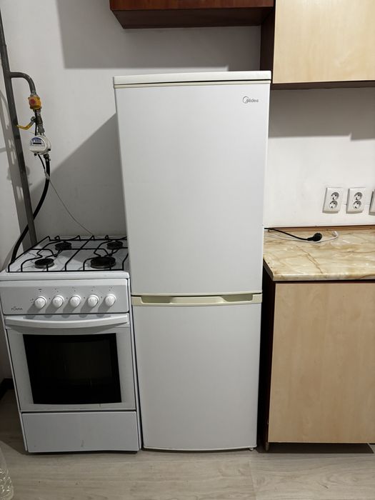 Холодильник Midea, двухкамерный — б/у, рабочий