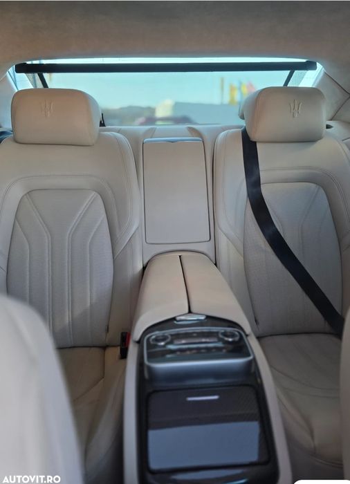 Maserati Quattroporte GTS v8 530 cp