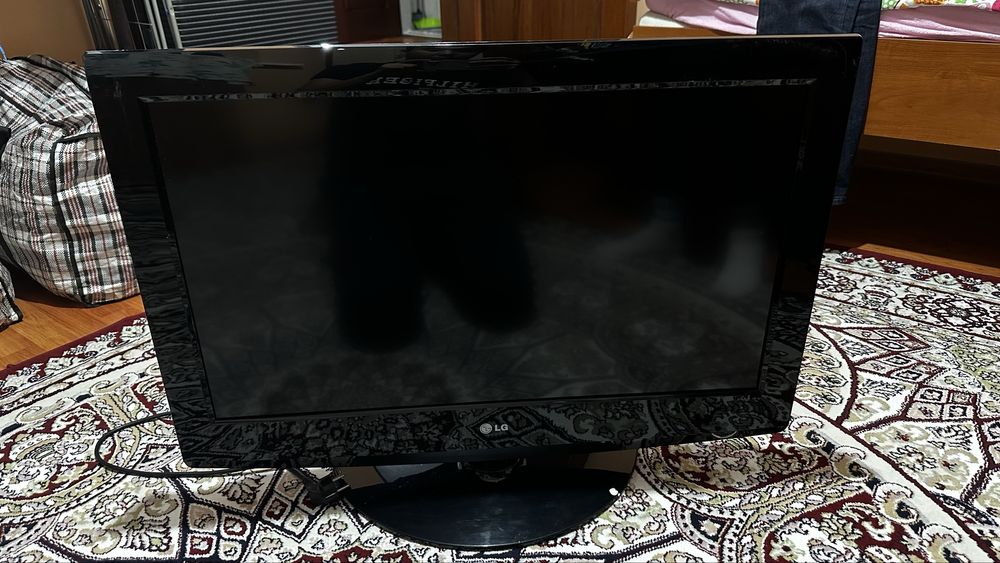 Телевизор LG 32 " с кранштейном