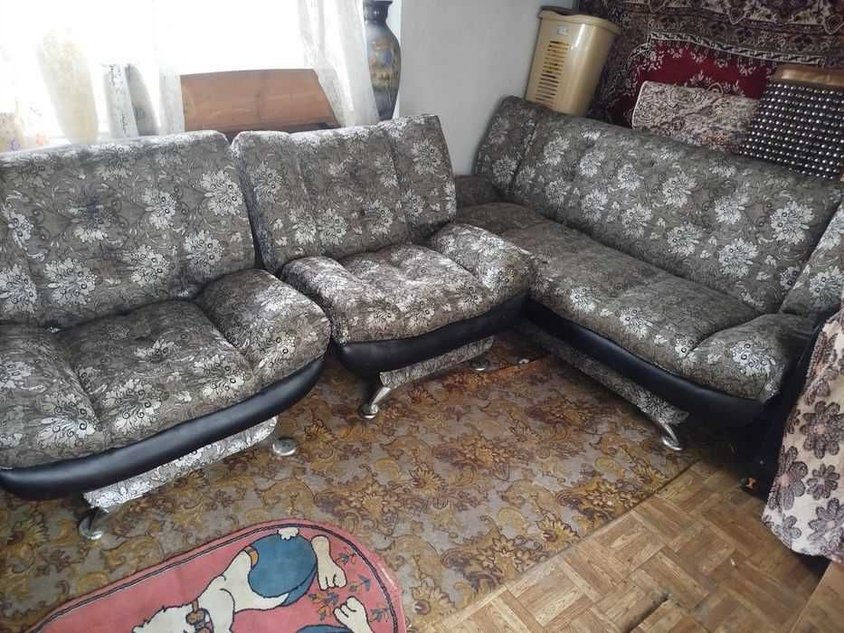 Продам раскладыне диван и два кресла