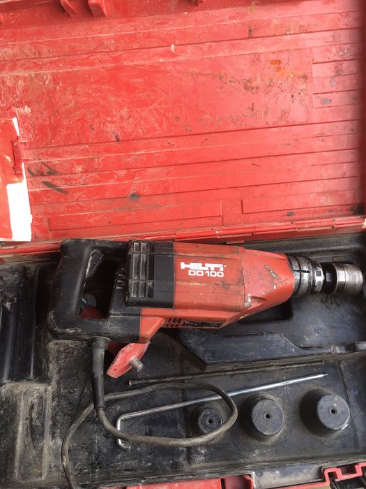 Masina de carotata Hilti DD 100 MEC cu carota inclusa