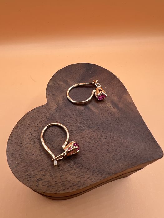 Продам золотые серьги - детские.