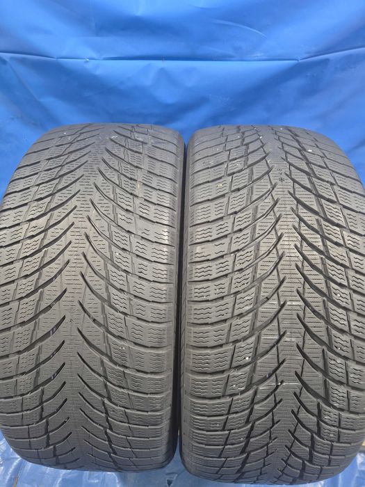 235/40/19 Nokian