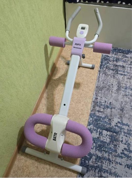 Продам тренажёр для спины и пресса.