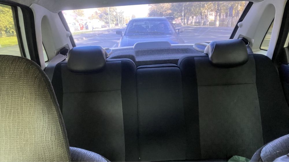 Машина приора 2 полулюкс