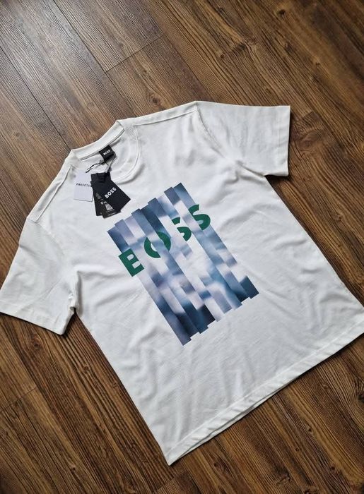 Страхотна мъжка тениска HUGO BOSS размер S