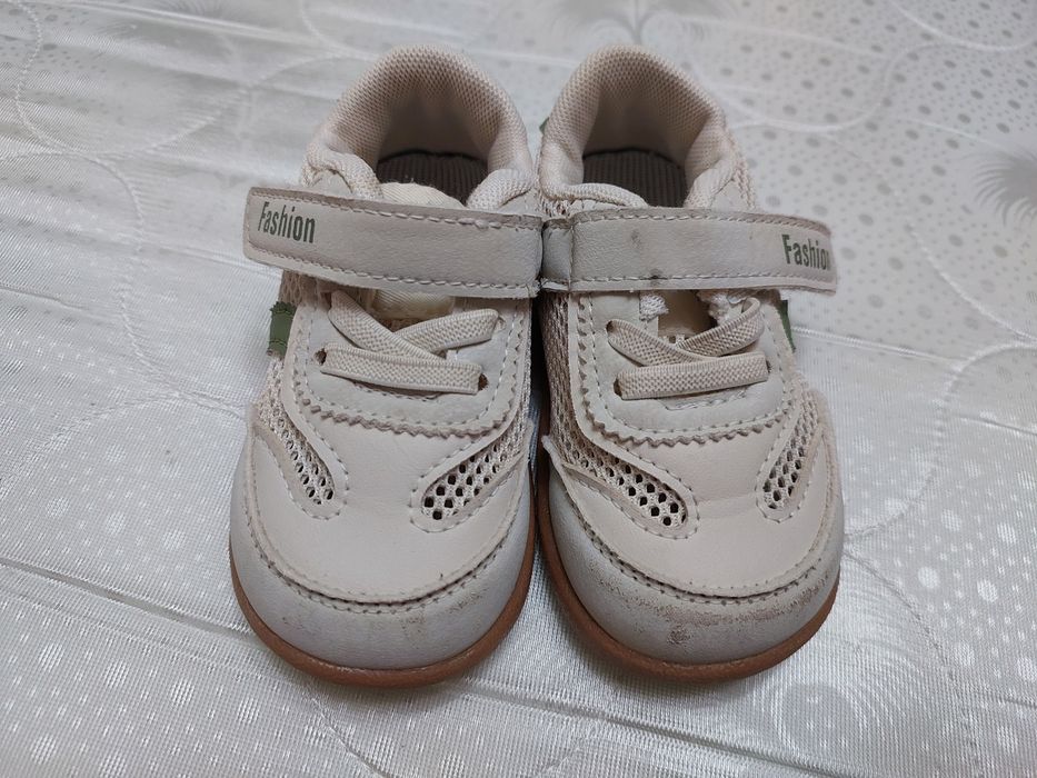 Продам детскую обувь