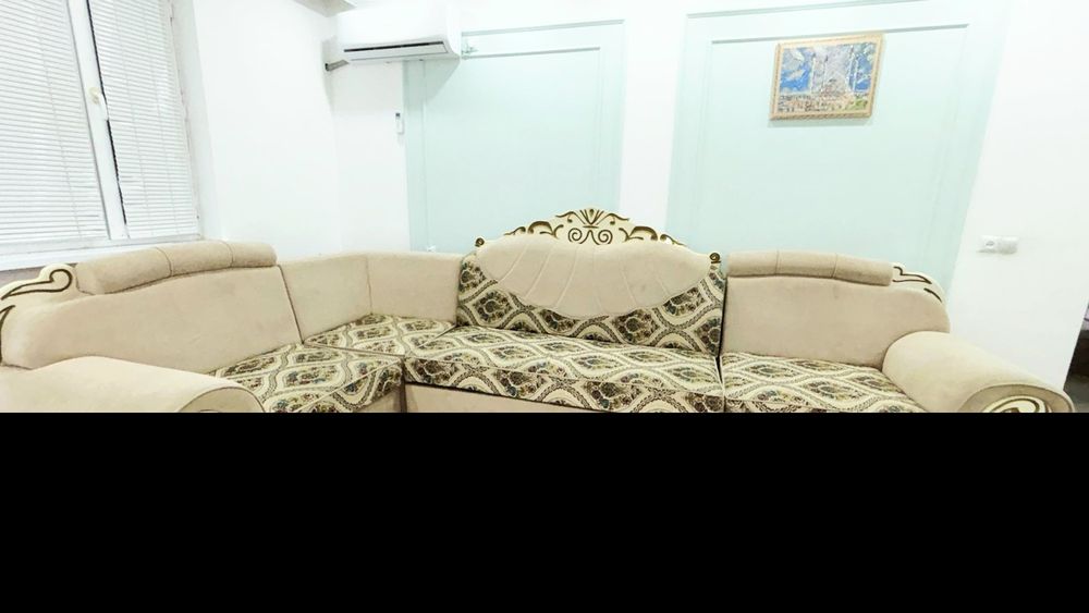 Углавой диван в хорошем состоянии