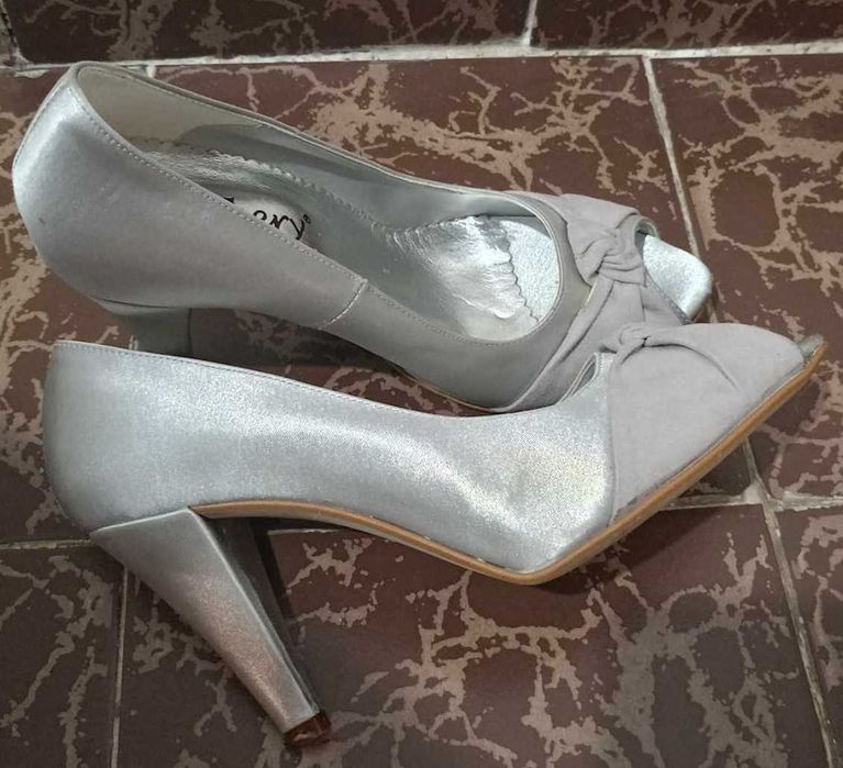 Дамски обувки с ток