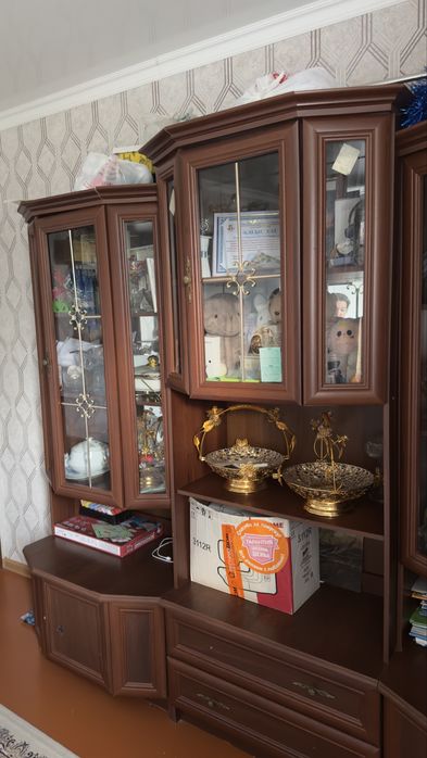 Продаю гарнитур со шкафом