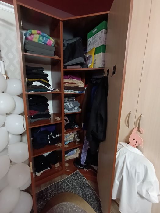 Продам угловой шкаф