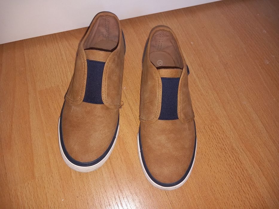 Запазени обувки подходящи за училище