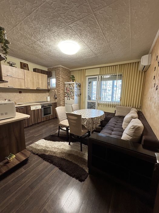 Дава се под наем Тристаен апартамент в Пазарджик, Идеален център - 100 кв.м за 280.5 € - Снимка #1