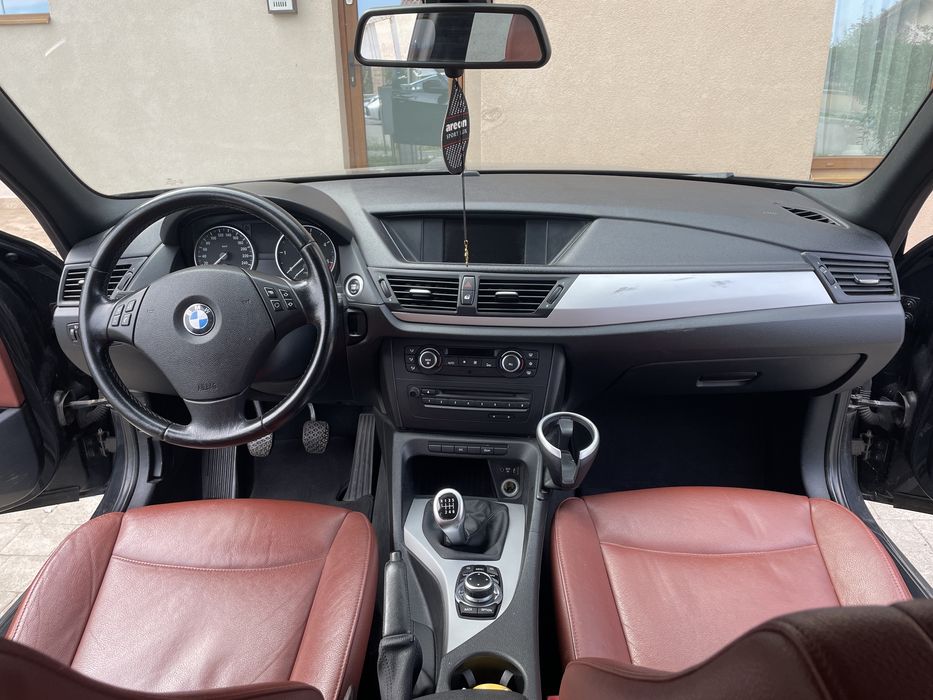 BMW x1 an 2010 ,Negru