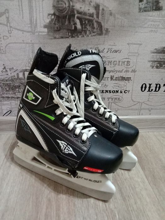 Продам детские коньки