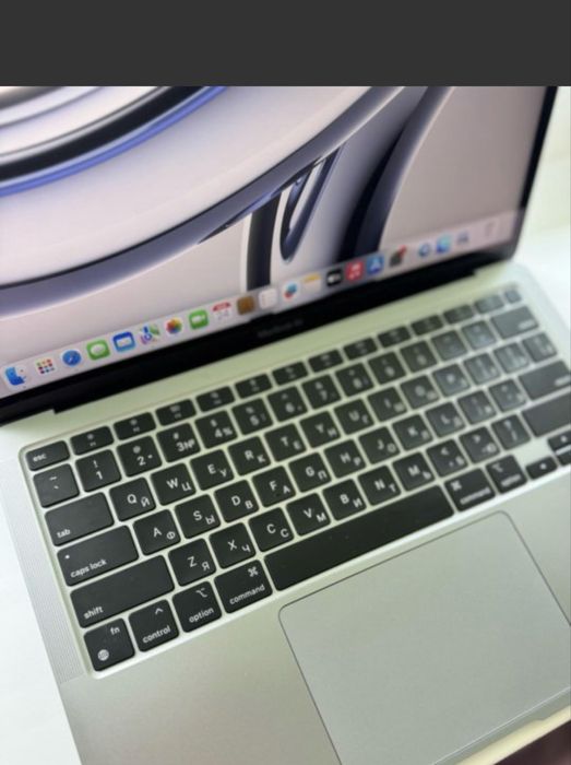 Apple macbook m1 air 2020 yili