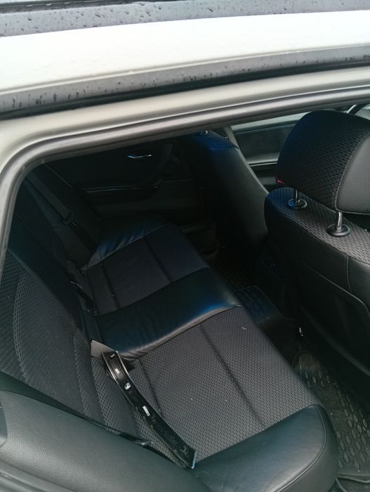 Vând BMW seria 3 preț 4100 discutabil