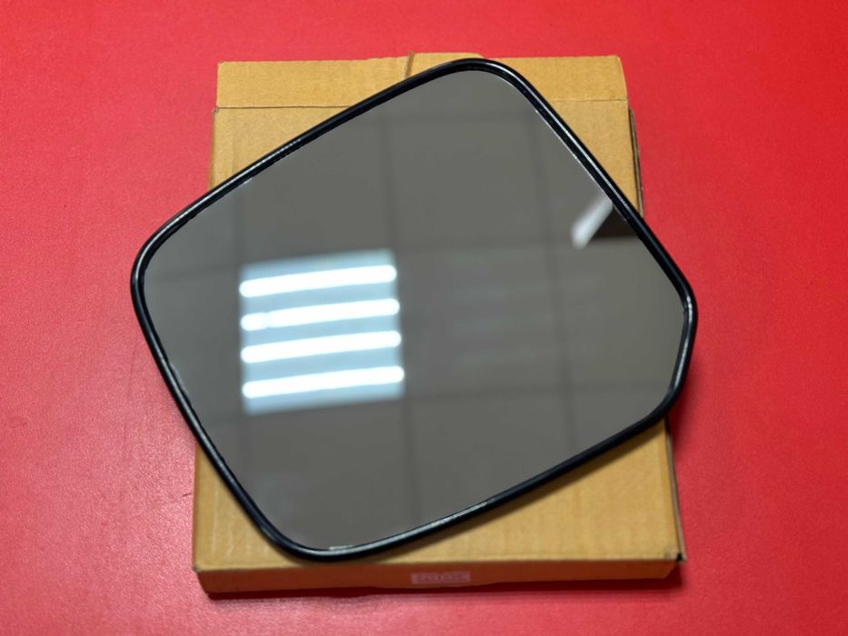 Накладки зеркала (оригинал) на Mitsubishi L200